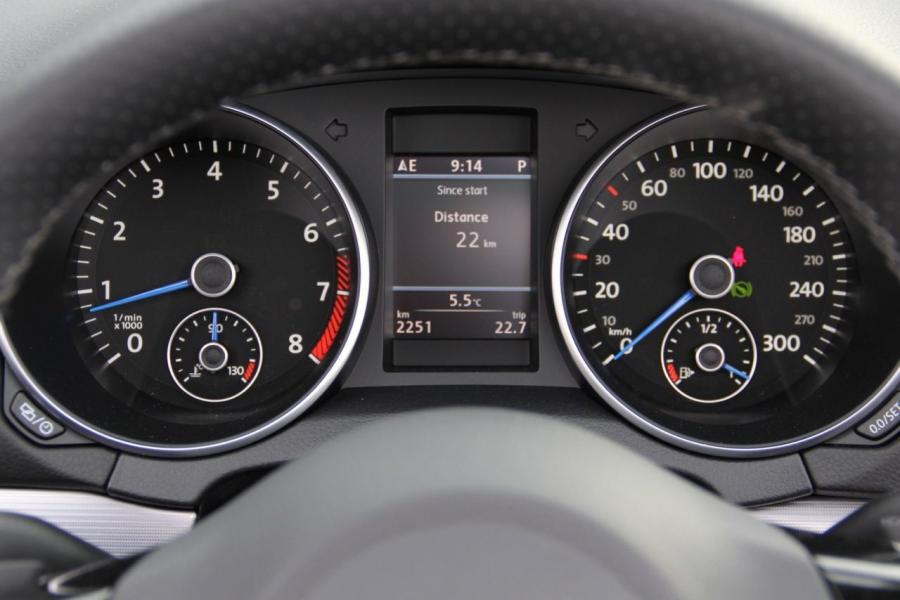  Volkswagen Golf R White Cabriolet 2013 года  (фото 19 из 45)